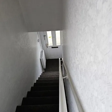 3 Bedroom Flat *